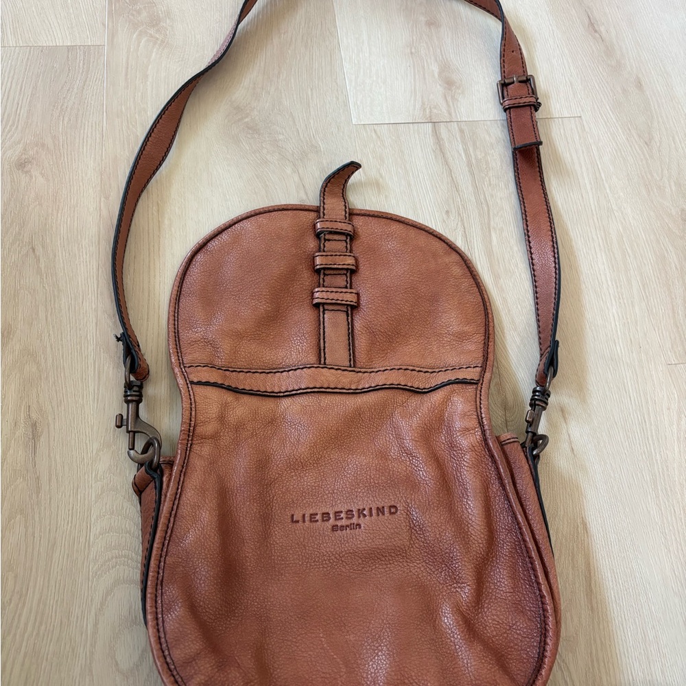 Elegant Tan Leather Crossbody Bag - Picture 3 of 3